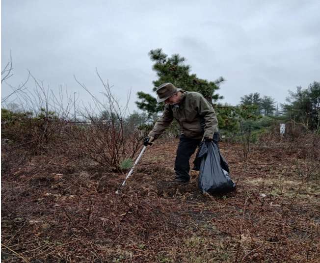 Community Members Clean Up Sanford for Earth Day